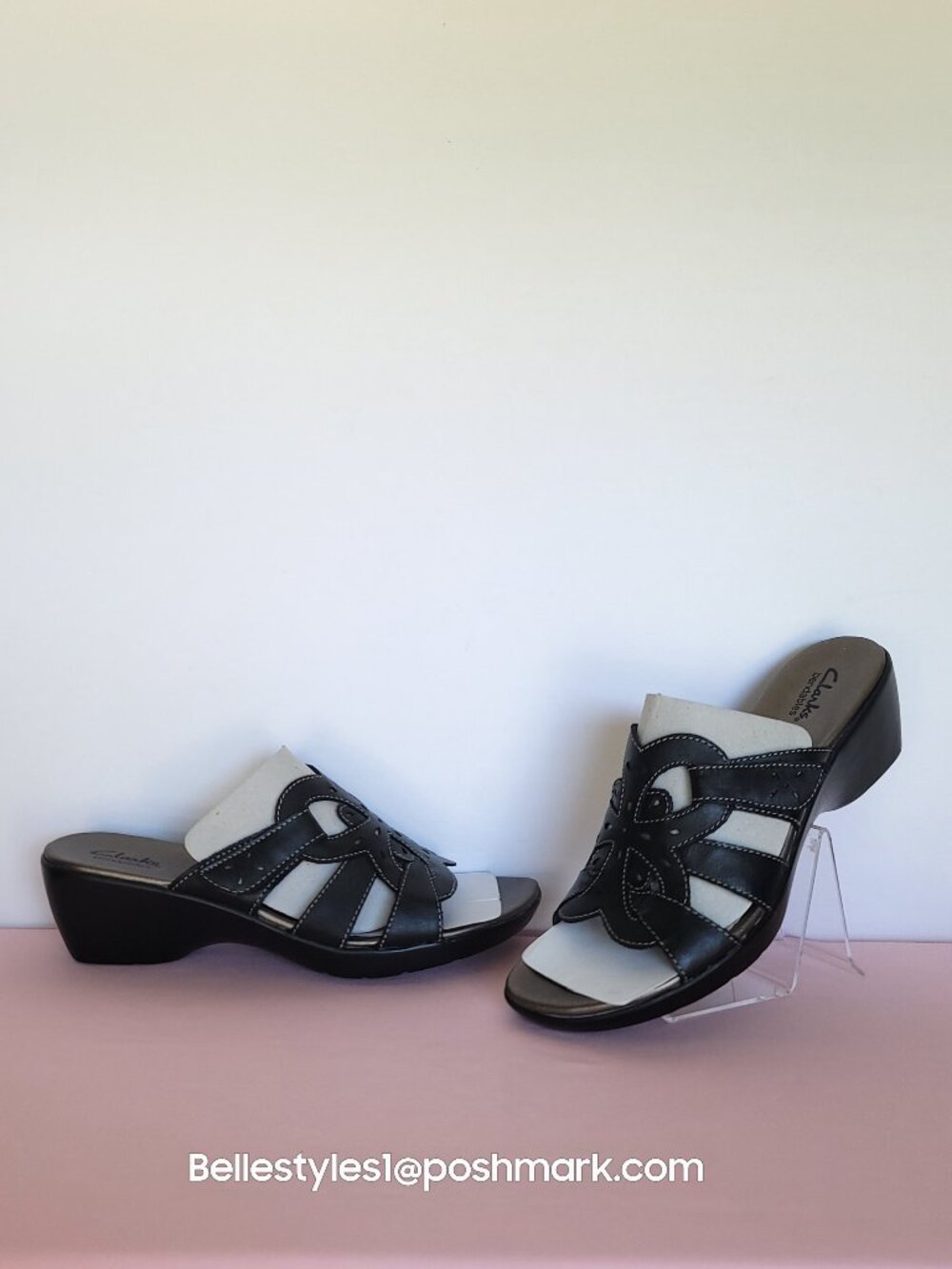 CLARKS Bendables Ella Art Leather Sandals- Black color. Women’s Size 9.5M ⭐
